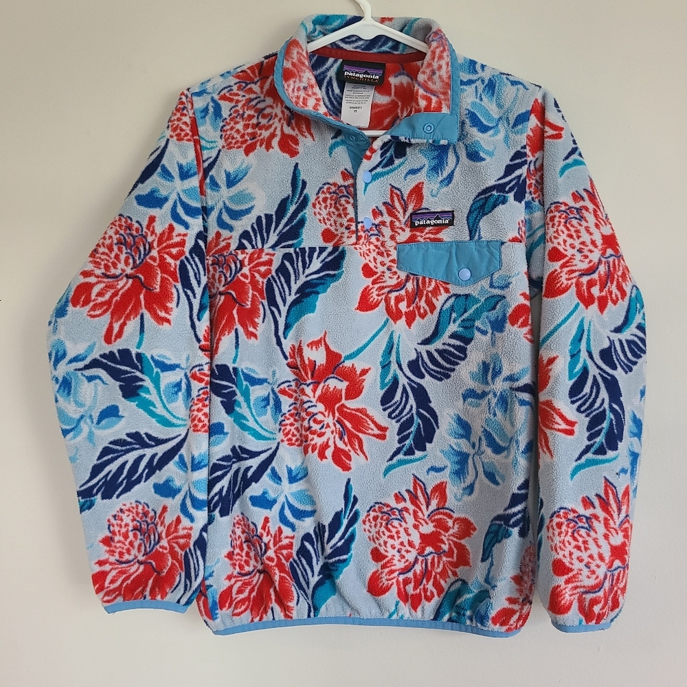 Patagonia Women's Lightweight Synchilla Snap-T Pullover in the "Manoa: Dusk Blue